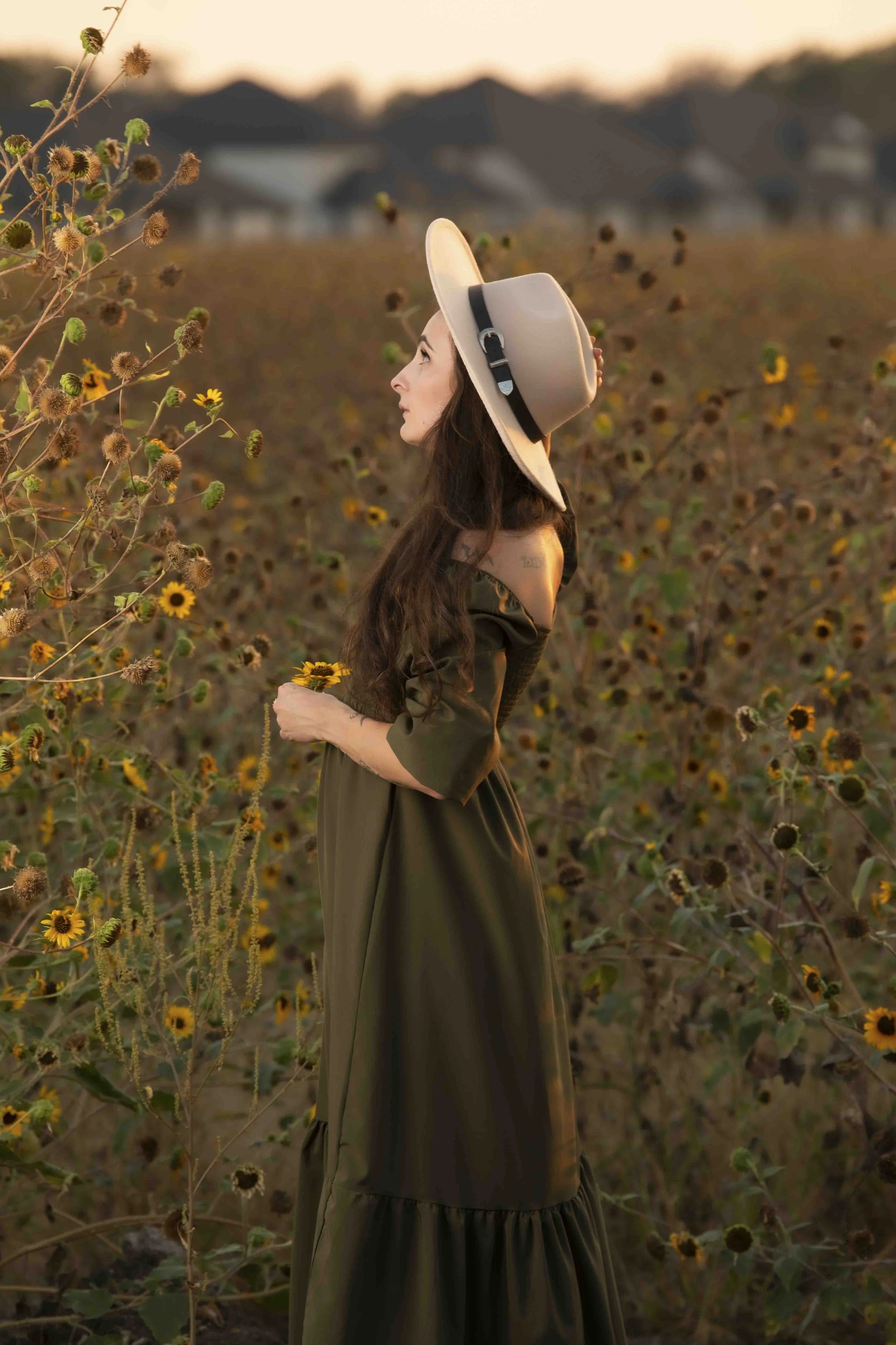Soft outdoor solo portrait in sunflower field by T3 Photography