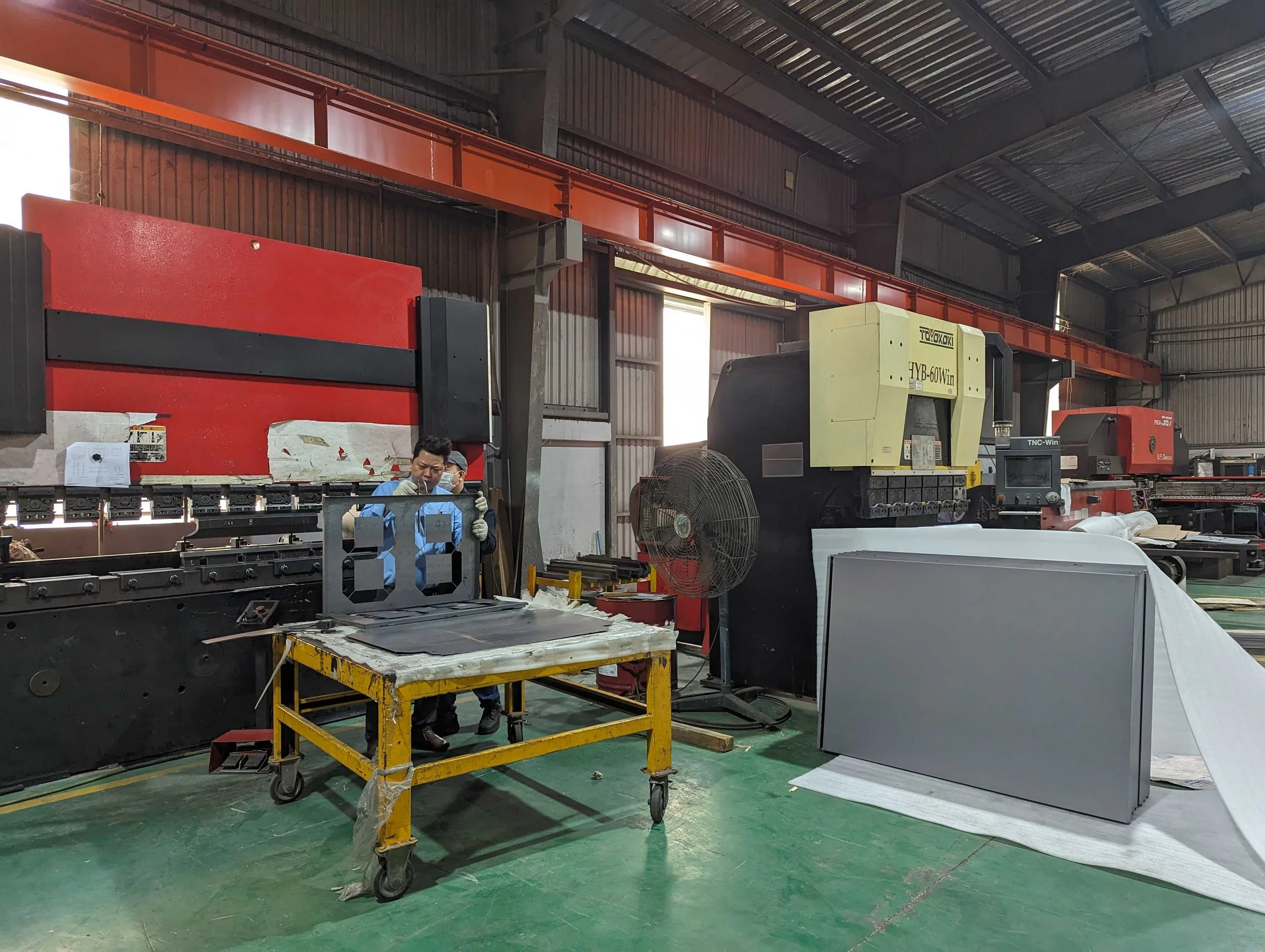 Factory visit during a Cosmo Sourcing guided tour in Vietnam