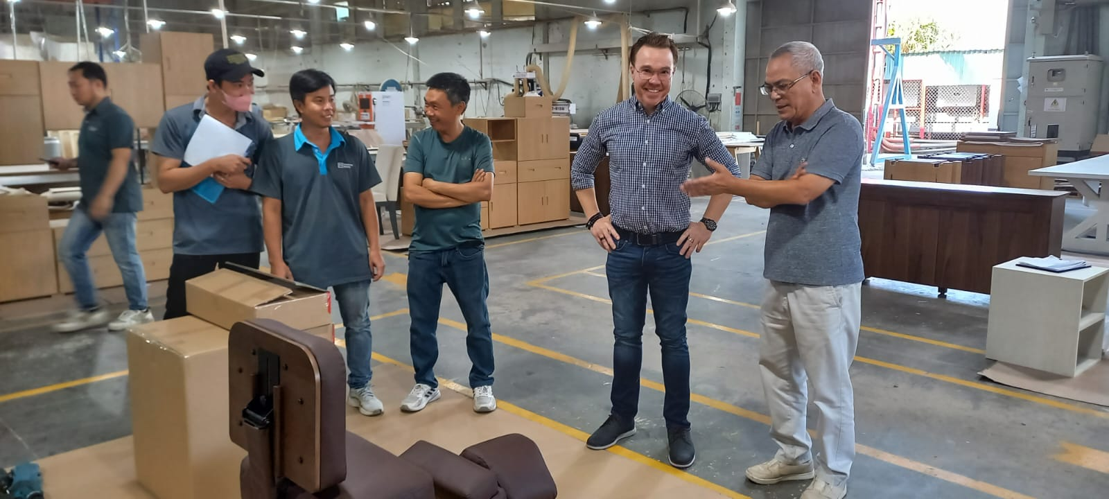 Client reviewing product samples on a factory floor during a Cosmo Sourcing guided visit in Vietnam