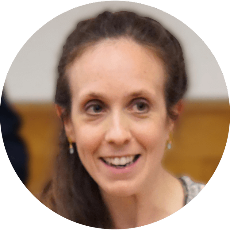 Nicole Schnackenberg headshot