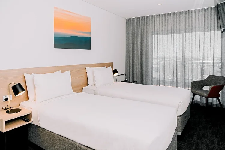 Standard Twin room at Toms Court Hotel