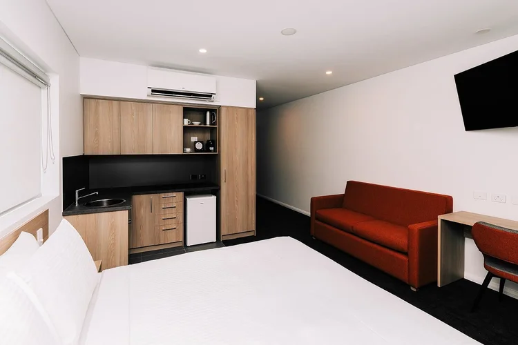 Accessible King room at Toms Court Hotel