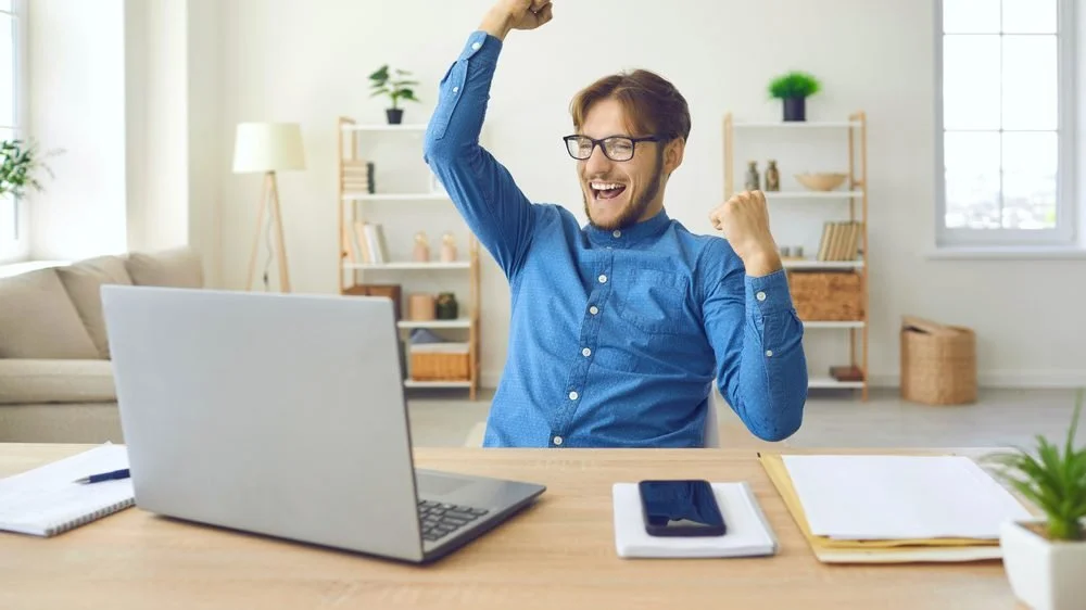 Salarié qui réussit sa formation d'anglais avec English 4 French