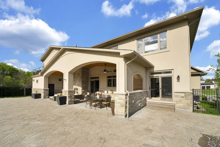 Covered outdoor dining terrace at 812 McManus