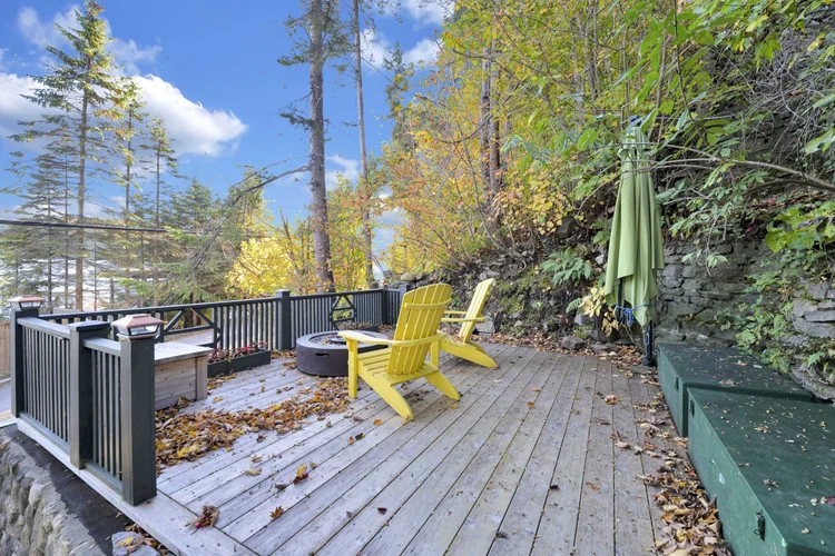 Outdoor seating beside the lake at 755 Ch. du Lac-Meech, Chelsea