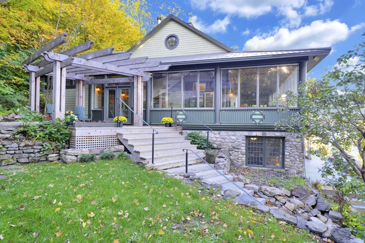 Exterior of the home and landscaped garden at 755 Ch. du Lac-Meech, Chelsea