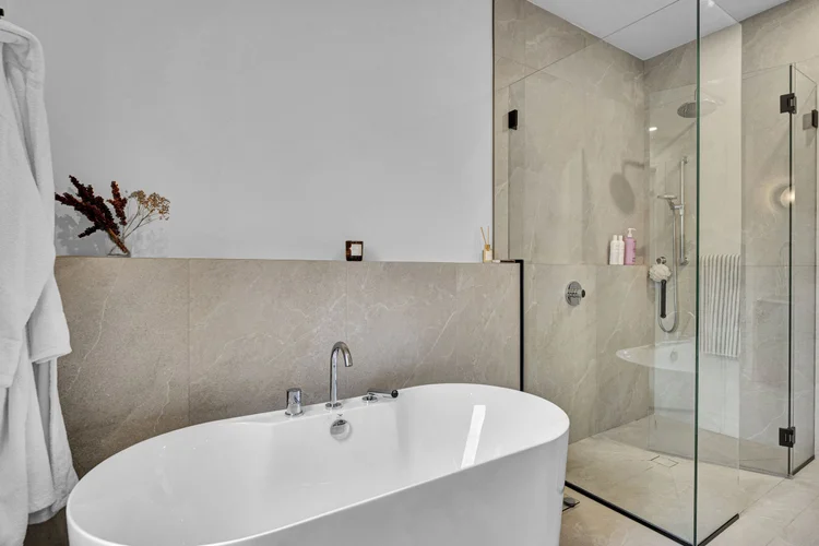 Freestanding bathtub at 248 Main Street