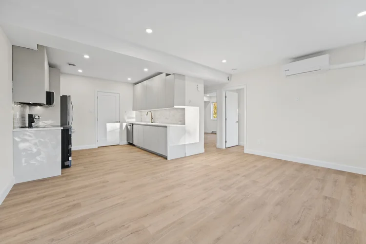 Property photograph 4 at 330B–328 Poulin