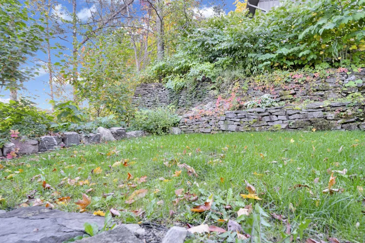 Wooded garden beside the home at 755 Ch. du Lac-Meech, Chelsea