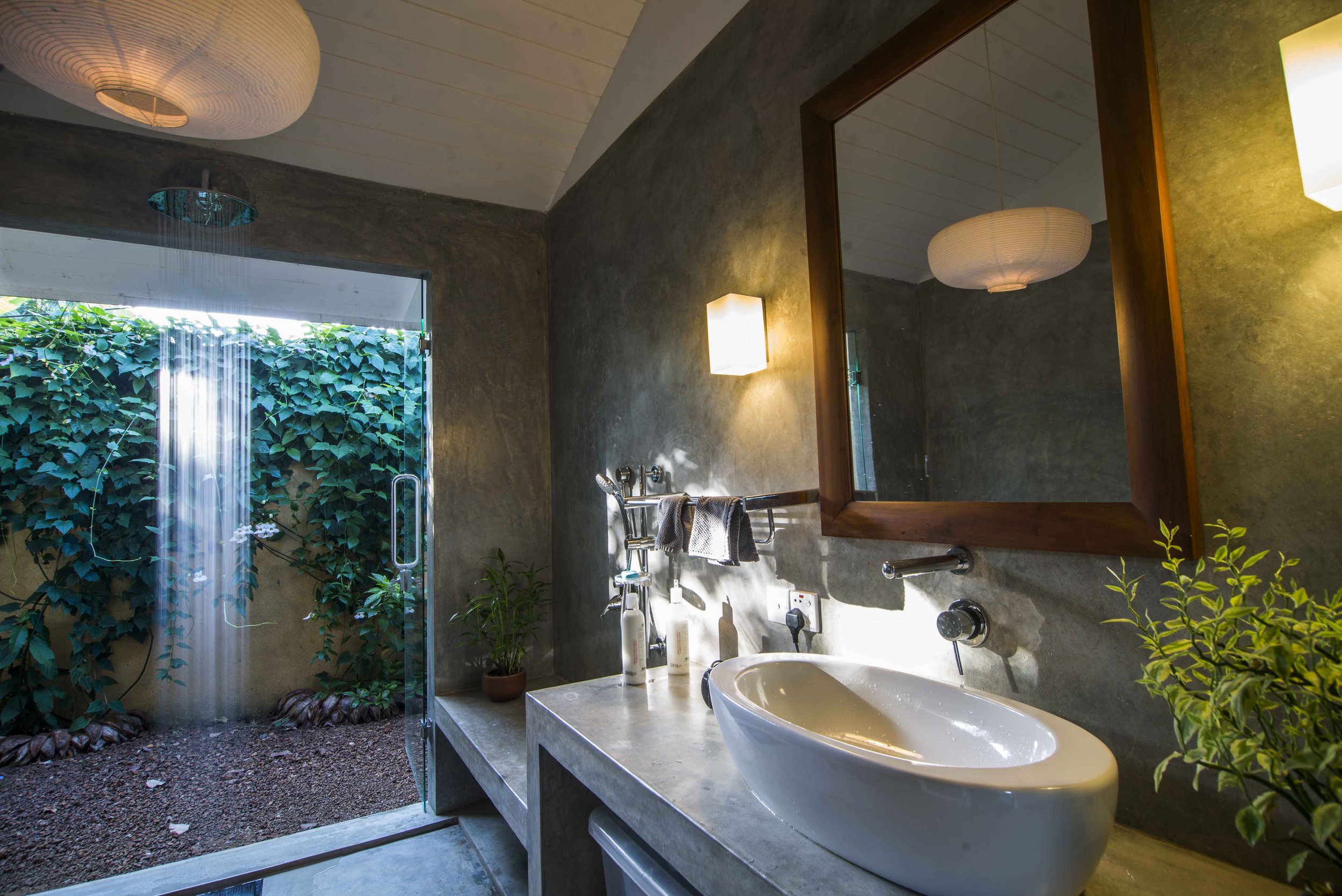 Shared bathroom basin mirror and open shower