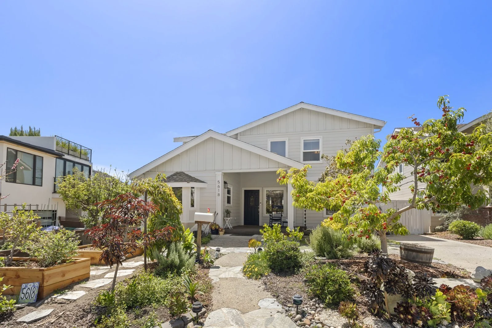 Furnished house and garden cottage at 5618 Bellevue Avenue in Bird Rock, La Jolla