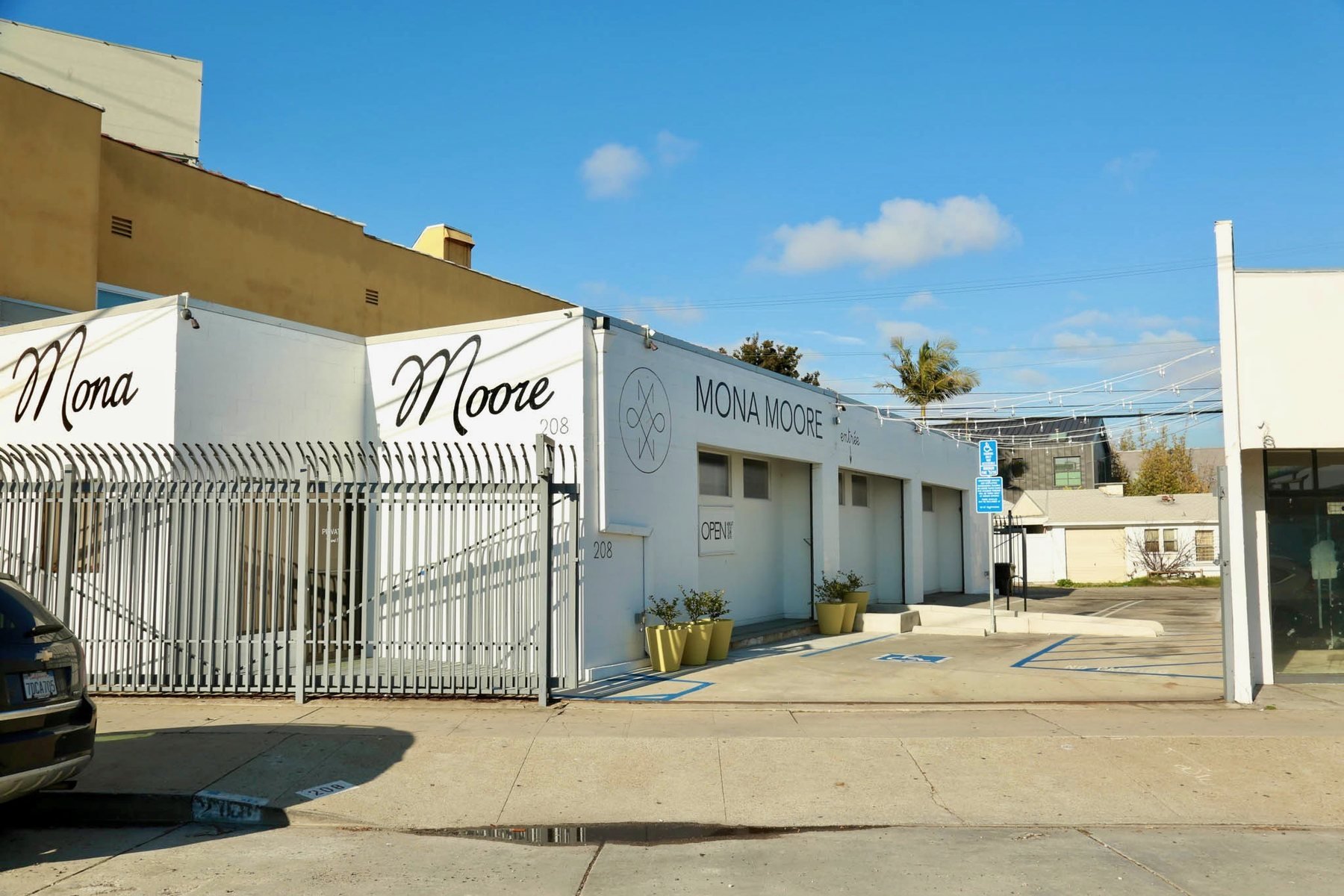 Office building at 208 Lincoln Blvd in Venice