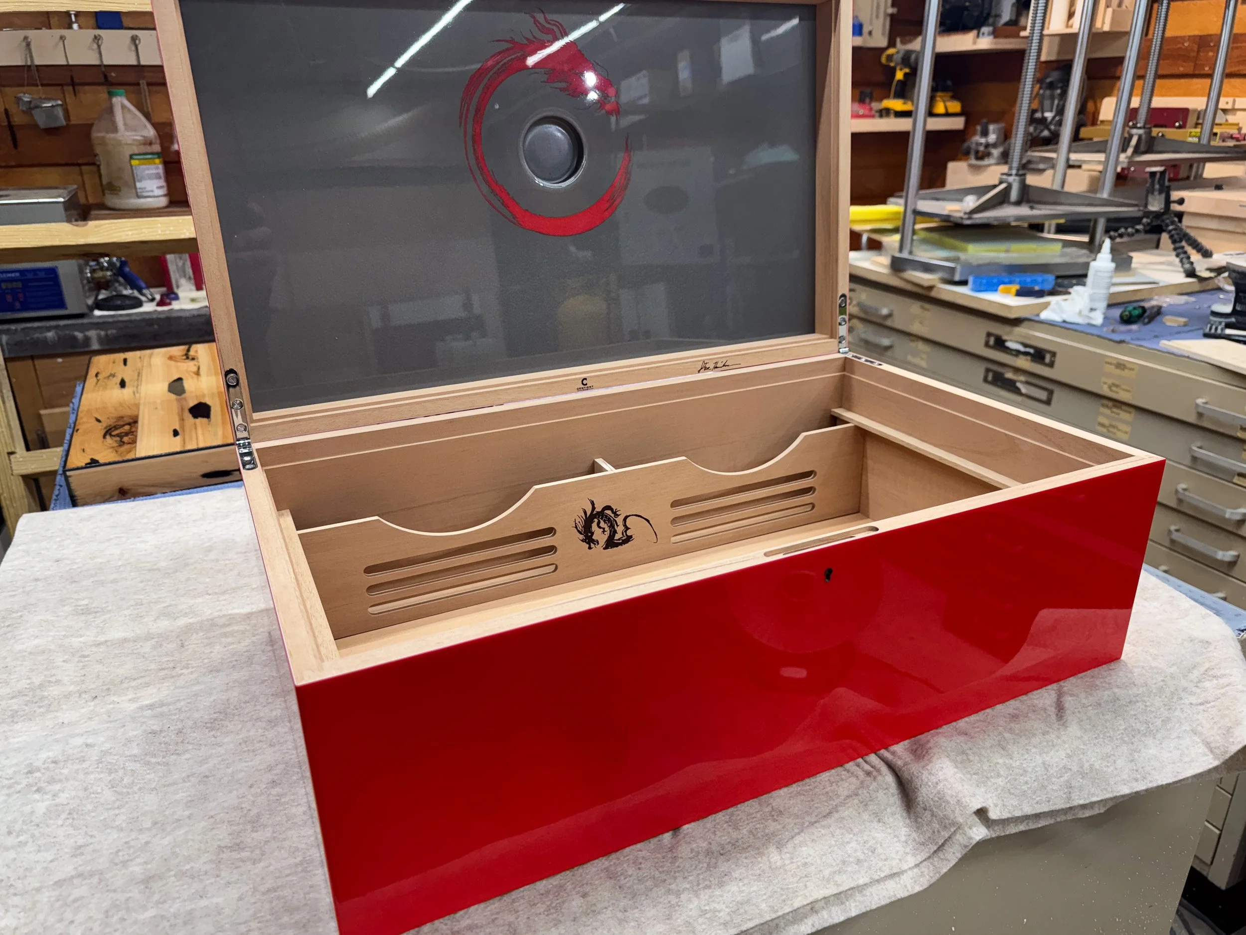Engraved humidity carrier