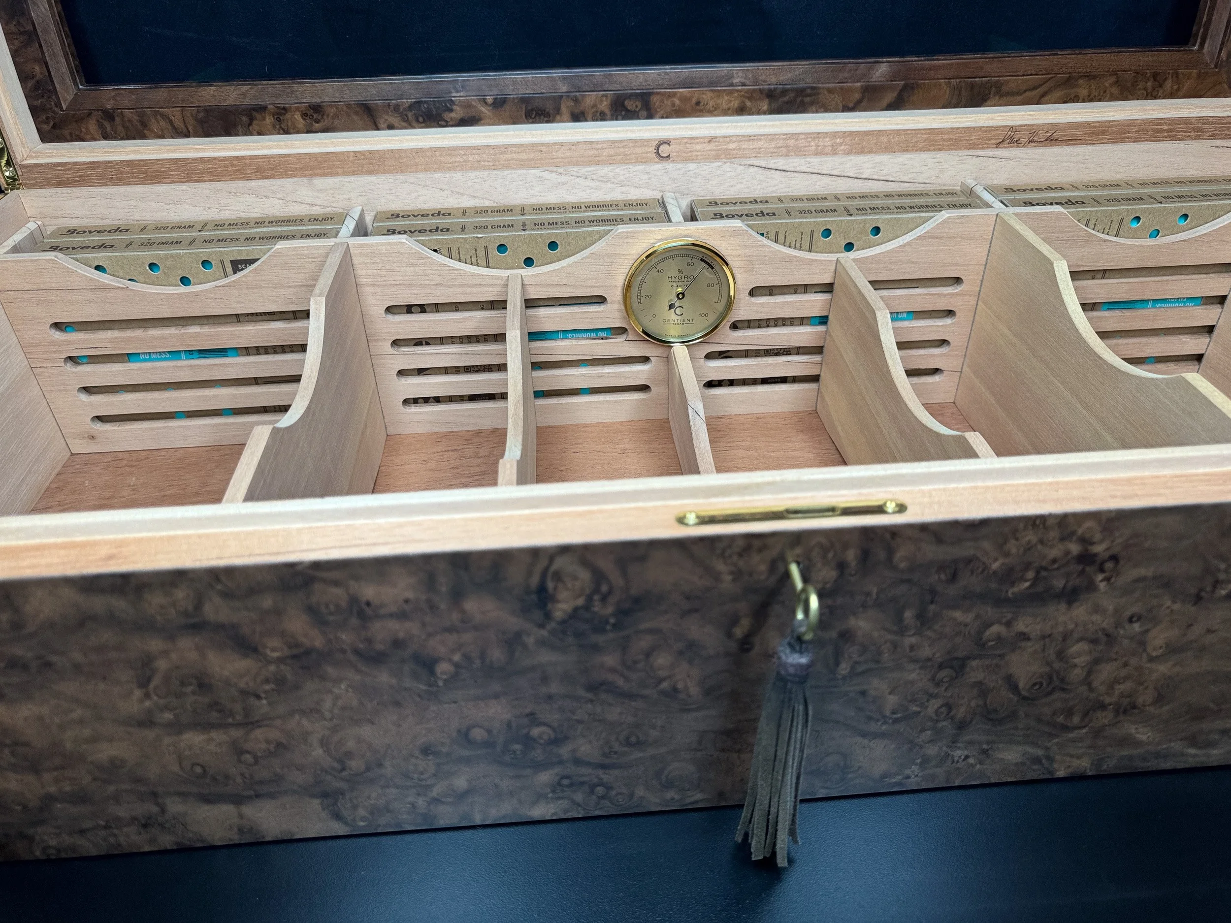 Hygrometer on the humidity carrier