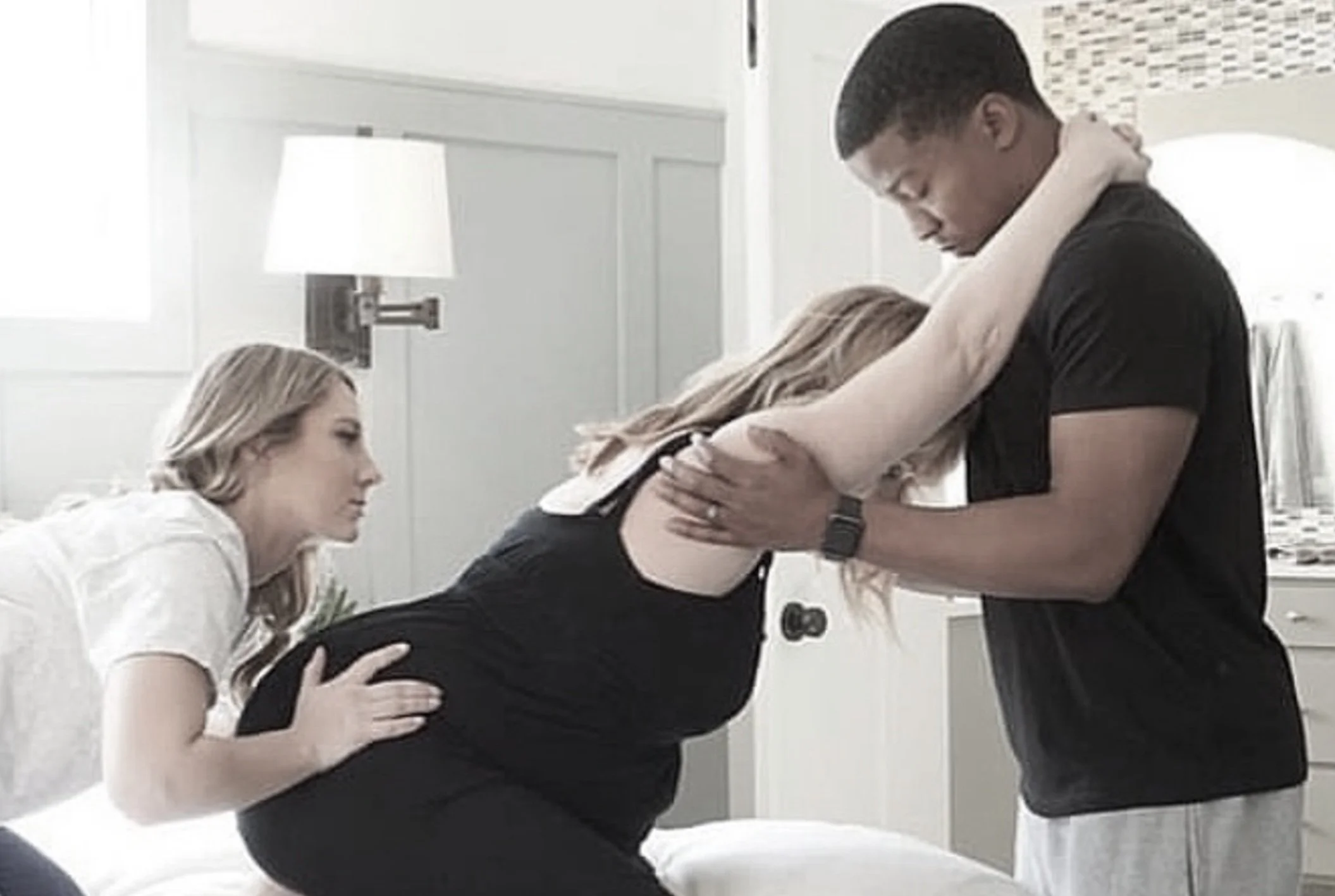Couples in Ys&eacute; Naissance group workshop practicing pain management techniques for childbirth in Montreal