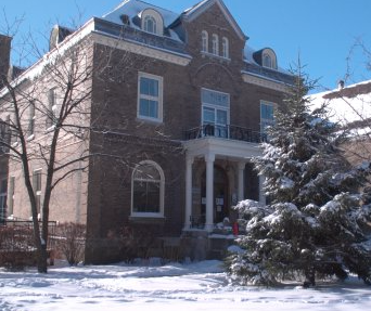 Façade de la Maison de naissance de Côte-des-Neiges à Montréal