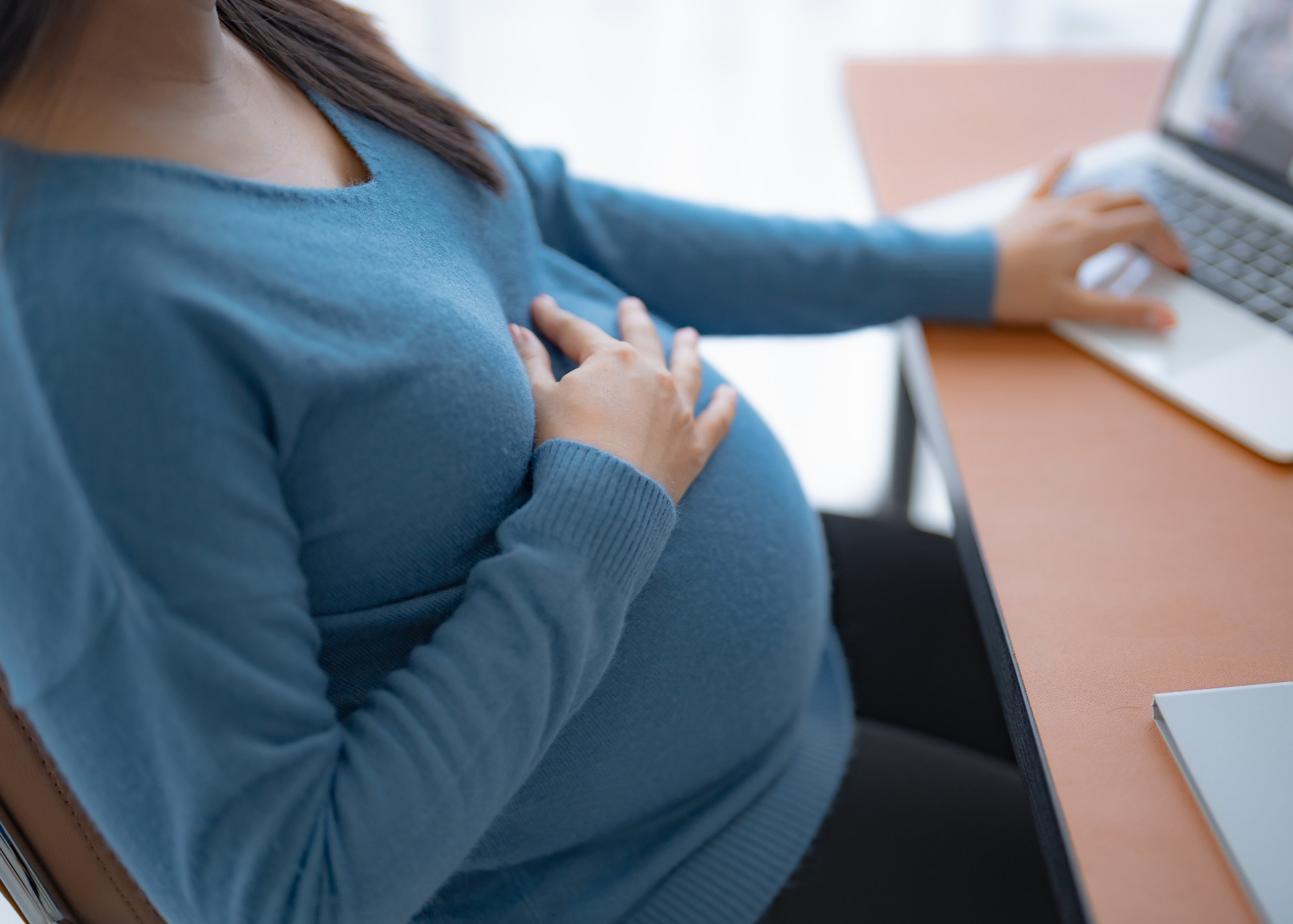 Moment de respiration et de détente pendant la grossesse
