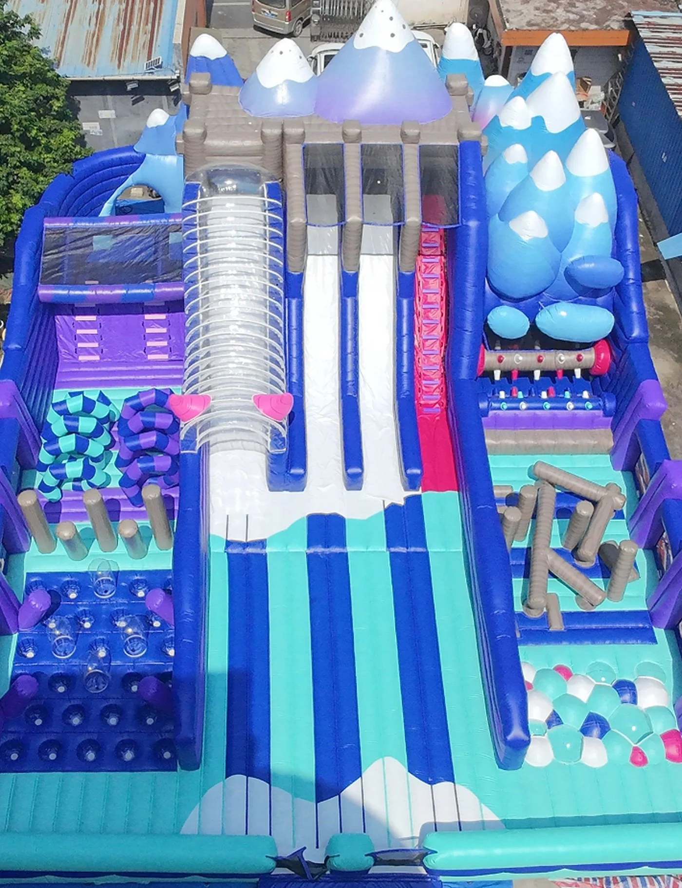 Overhead view of the complete Yeti Mine Adventure and its many obstacles