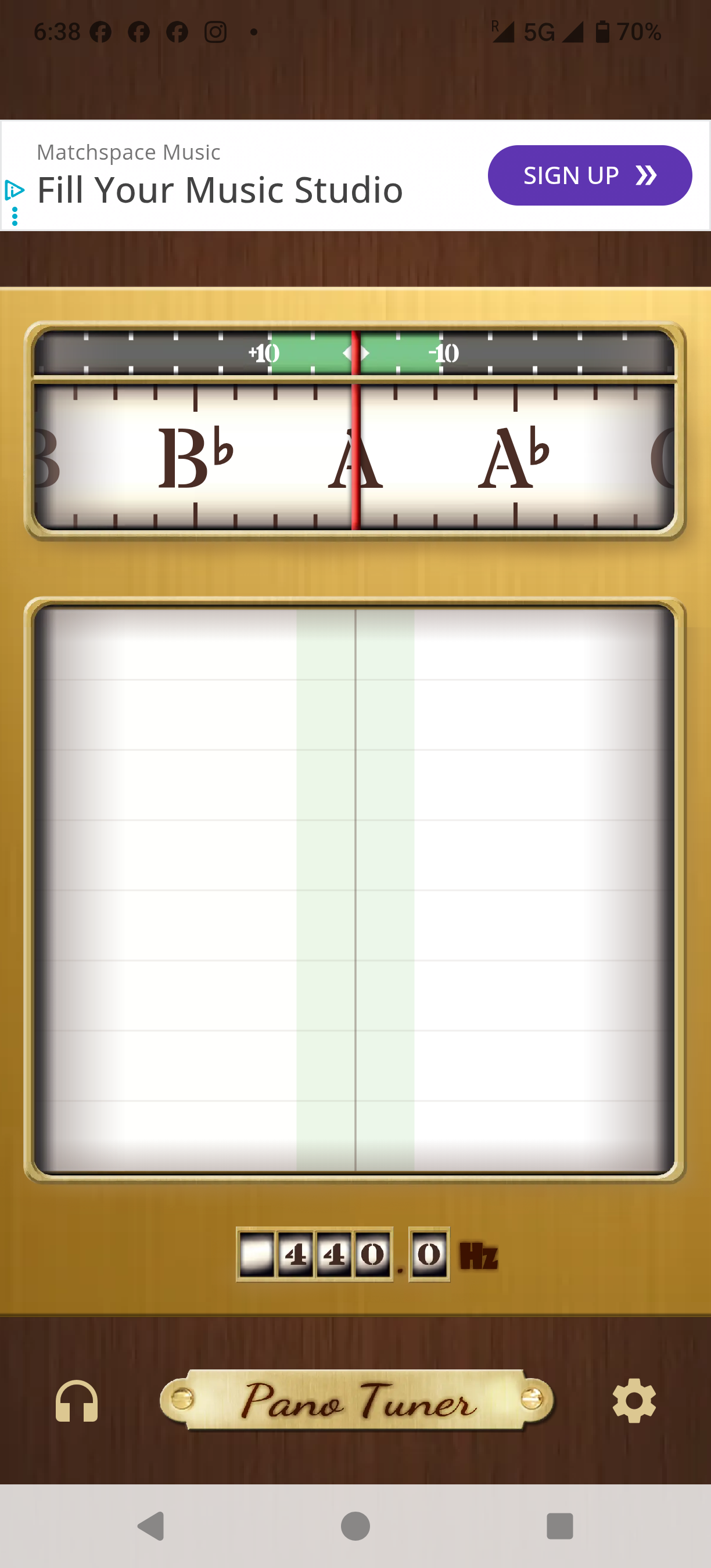PanoTuner main screen showing the Settings icon