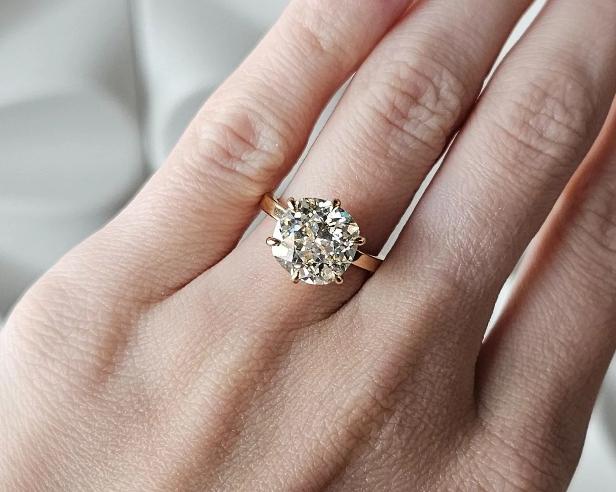 Free engagement ring design consultation with GIA Graduate Gemologist in Los Angeles