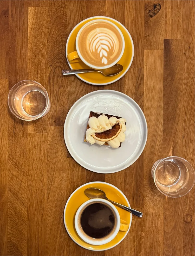 Flat white, black coffee and cake at Milligram