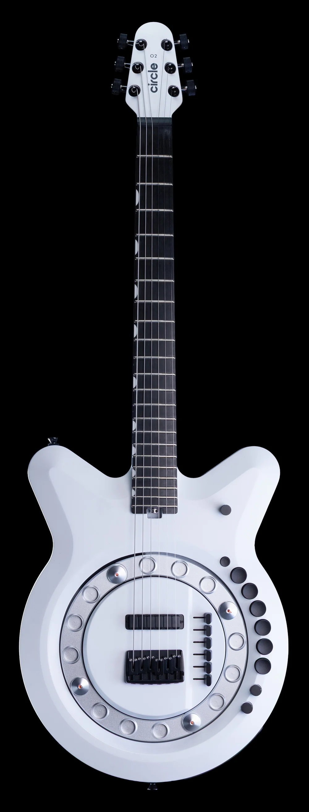 The white Circle Guitar from the front, with its main controls labelled