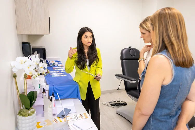 Corporate team collaboration — Professionals working on project together