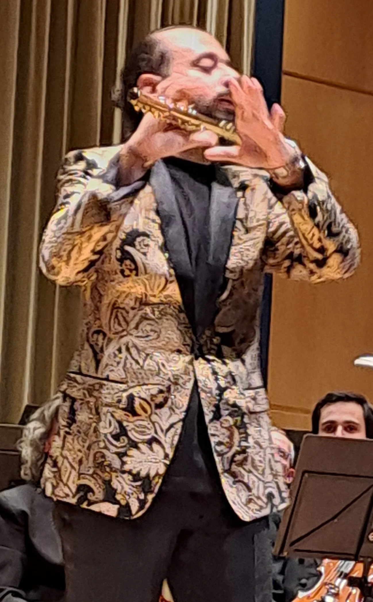 Stathis Karapanos during an encore in the Freiheitshalle, Hof, 17 October 2025.
