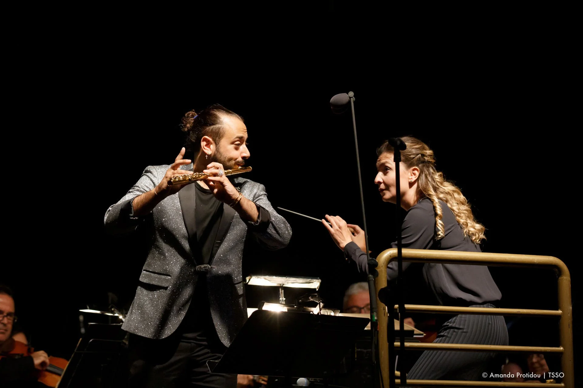 Stathis Karapanos playing flute with Zoi Tsokanou and the TSSO, Aristotelous Square,7September2022.