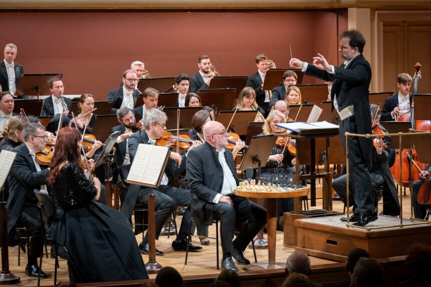 Prague Philharmonia with Stathis Karapanos and Łukasz Borowicz at the Rudolfinum
