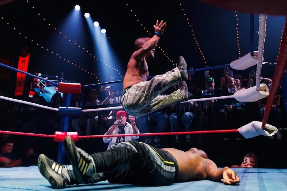 Little Mania wrestler off the top rope