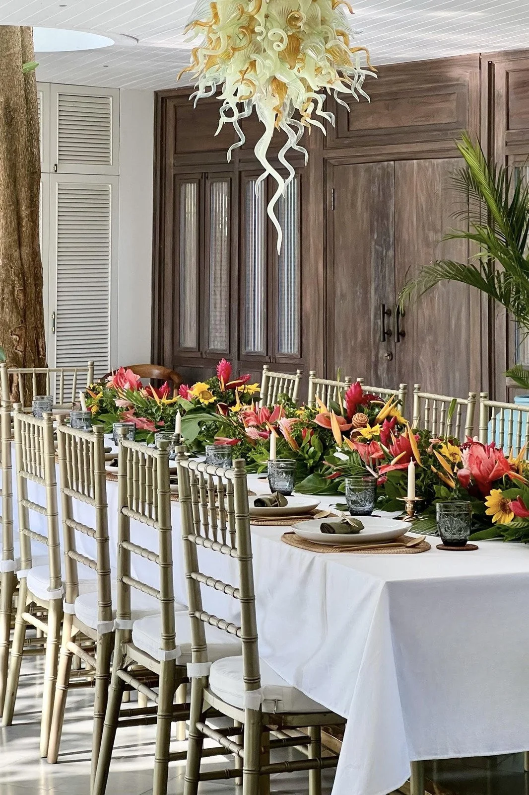 A tropical reception table at Kasianda