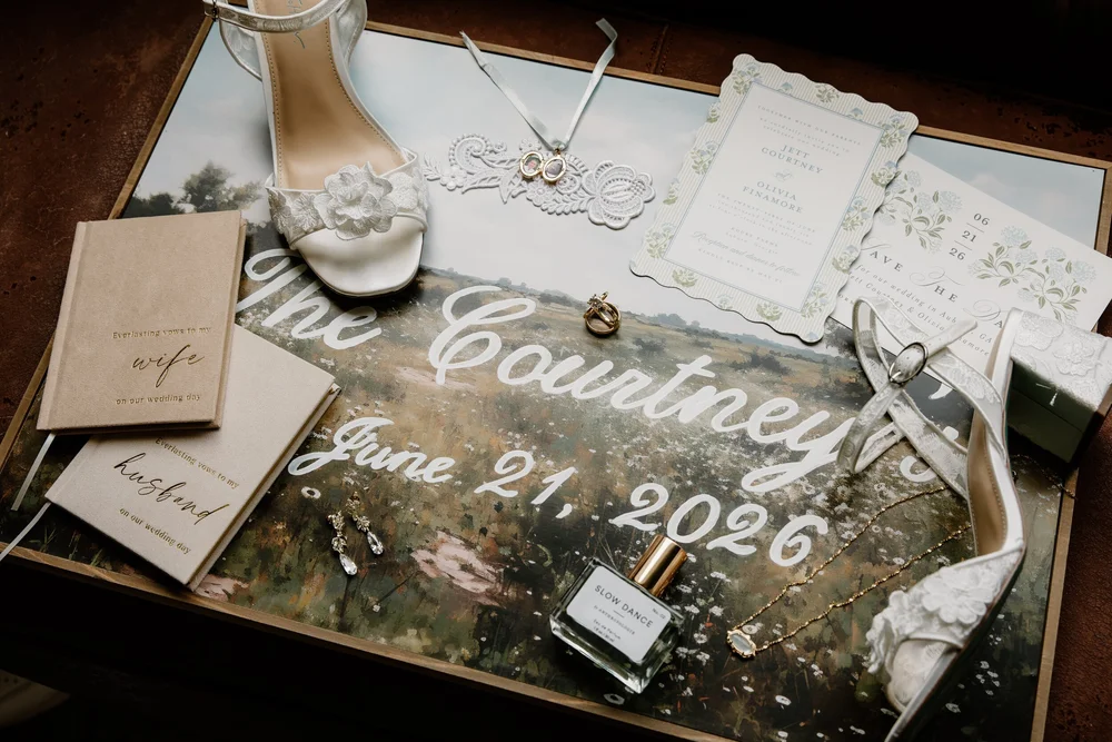 A sign with the couple name and their date