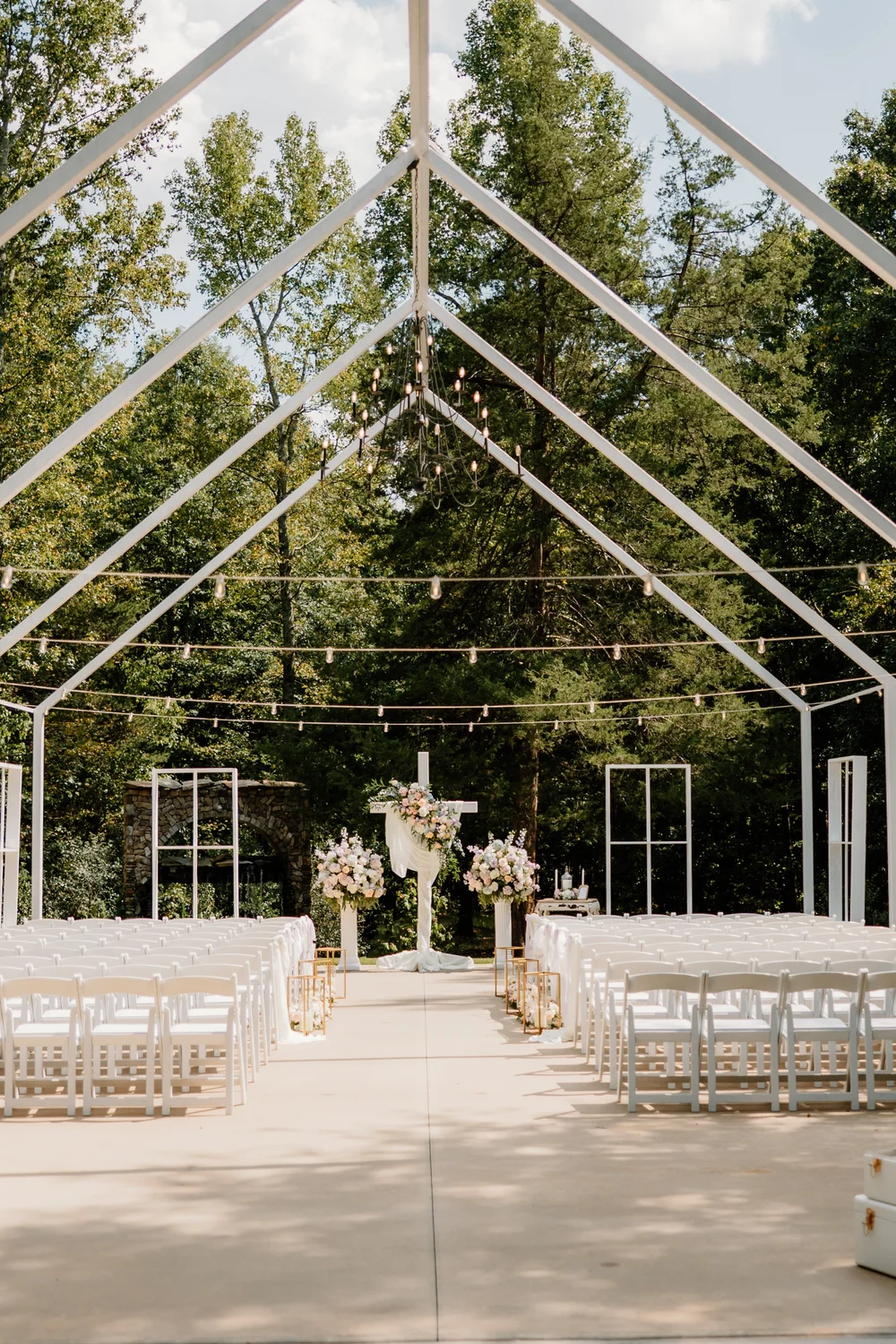Ceremony aisle at White Fox Cottage