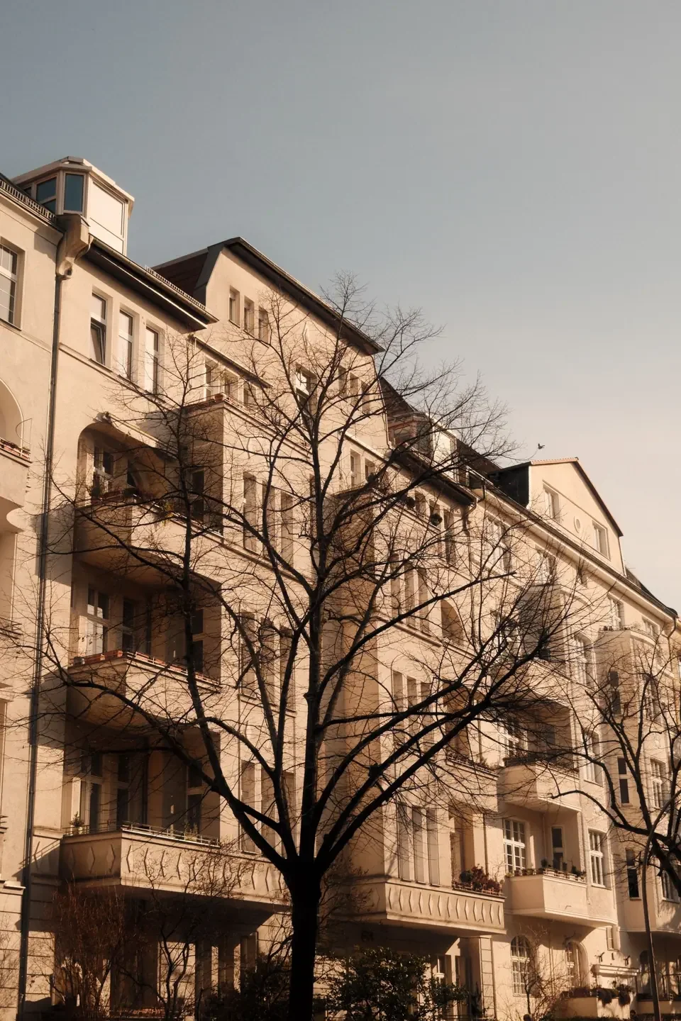 Berliner Altbau im warmen Licht – Foto von Memory Lane auf Pexels