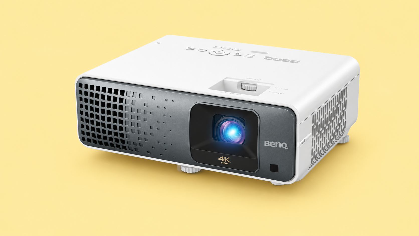 Proiettore BenQ TK710 su sfondo editoriale