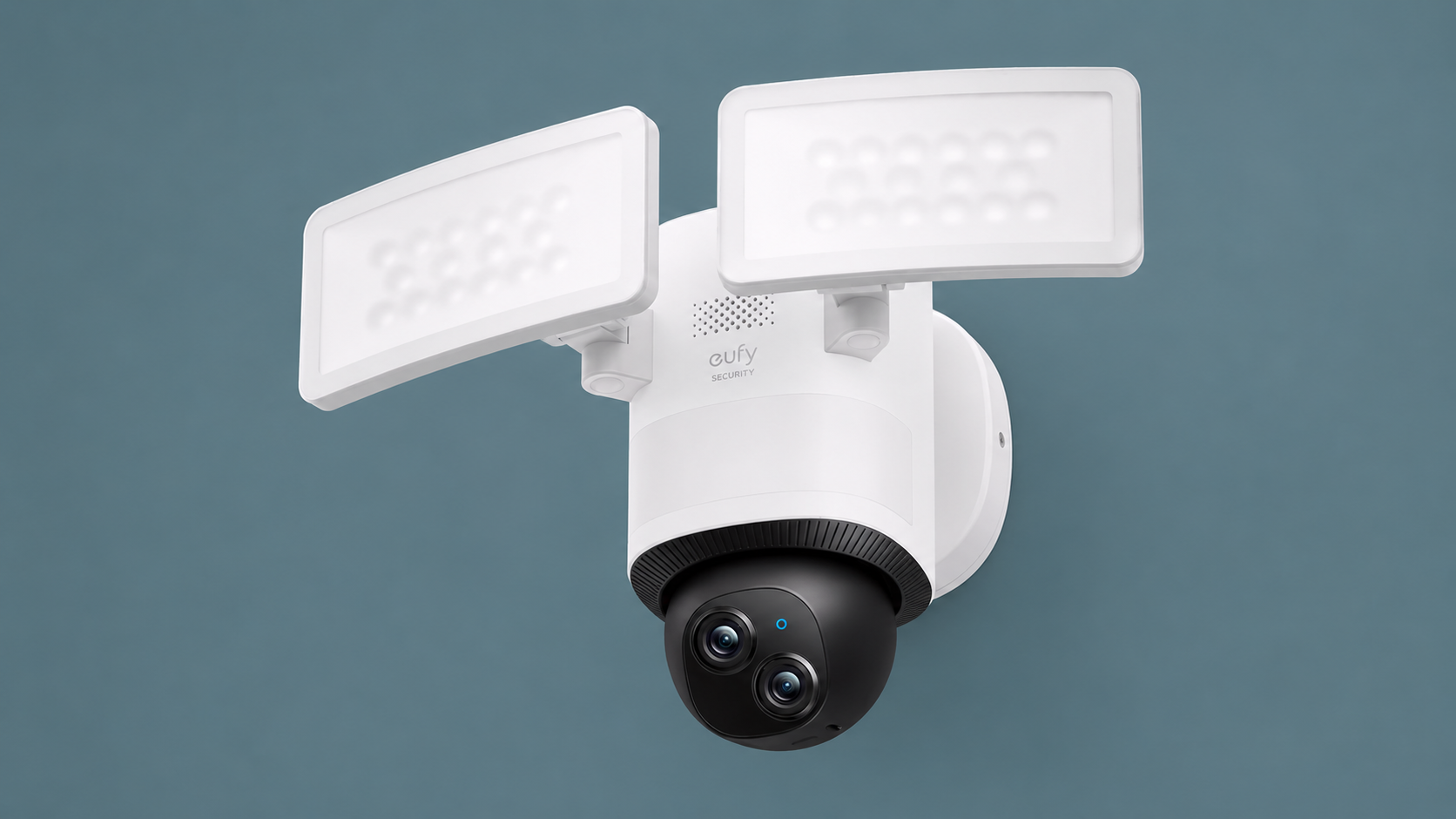 eufy Floodlight Cam E340 con doppio obiettivo e fari LED