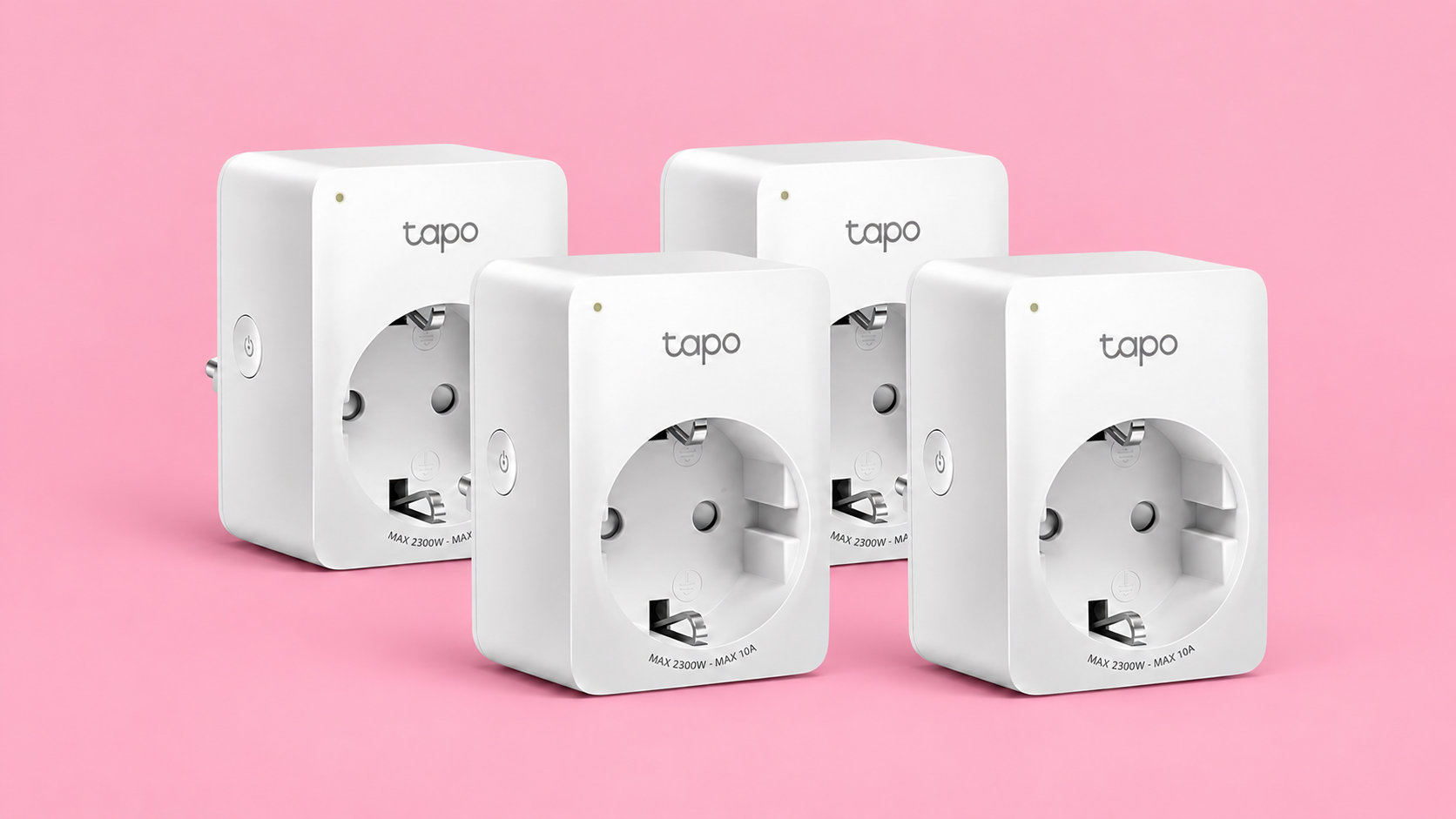 Confezione da quattro prese TP-Link Tapo P100 europee su fondo rosa