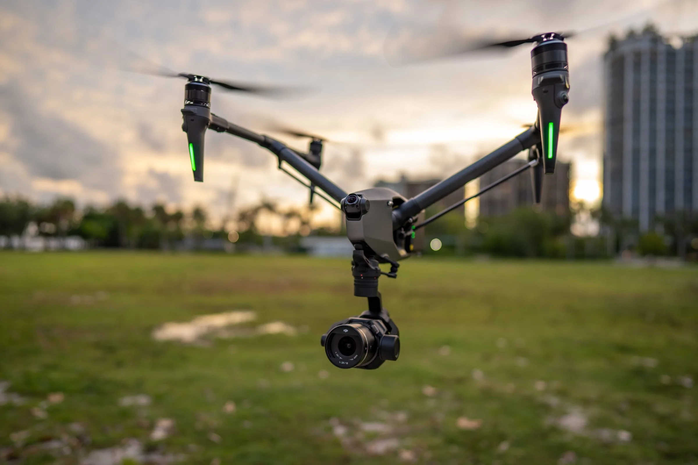 Drone Genius Inspire 3 in flight with the X9 Air camera