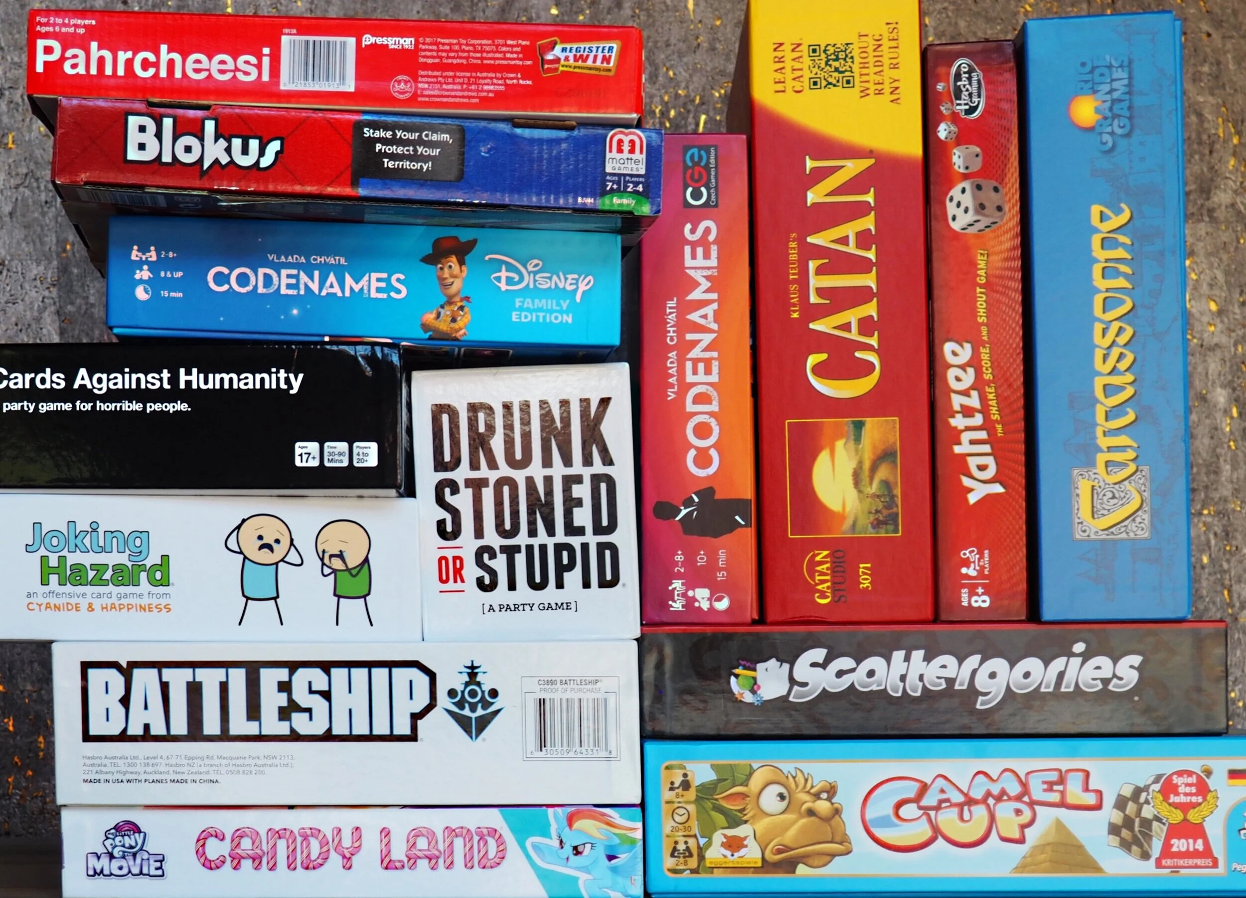 Free board games at Meeting House Tavern community bar in Andersonville Chicago