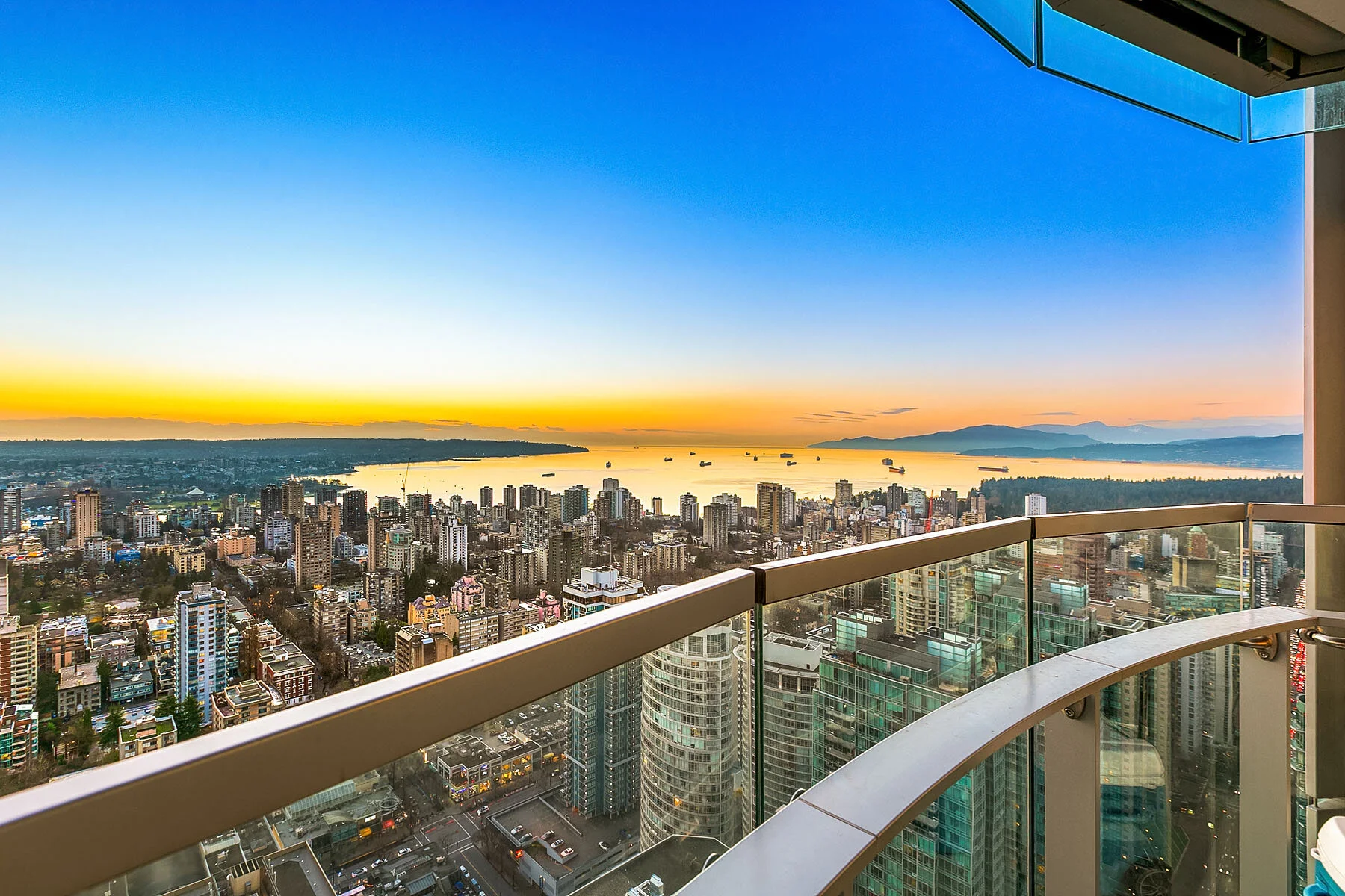 Luxury Residence at Paradox Coal Harbour Vancouver