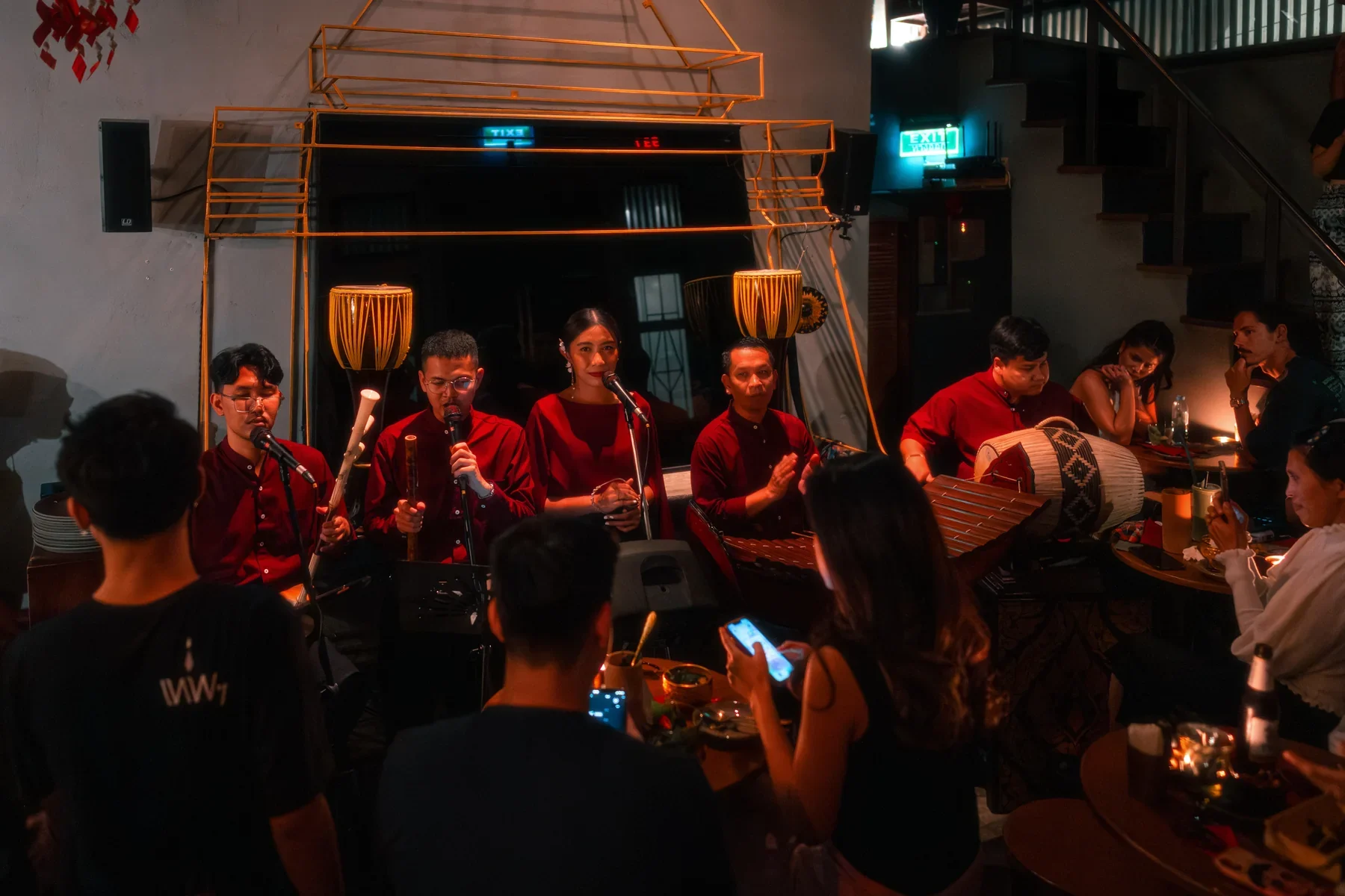 Live traditional music performance at TEP BAR in Bangkok