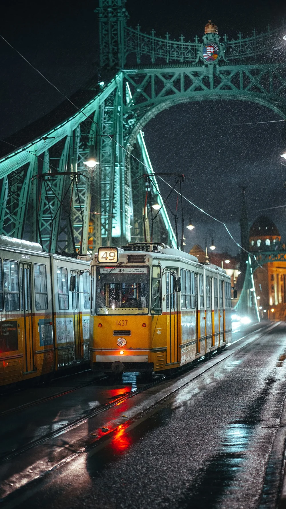 Tram photographed at night in the rain with the Urban look