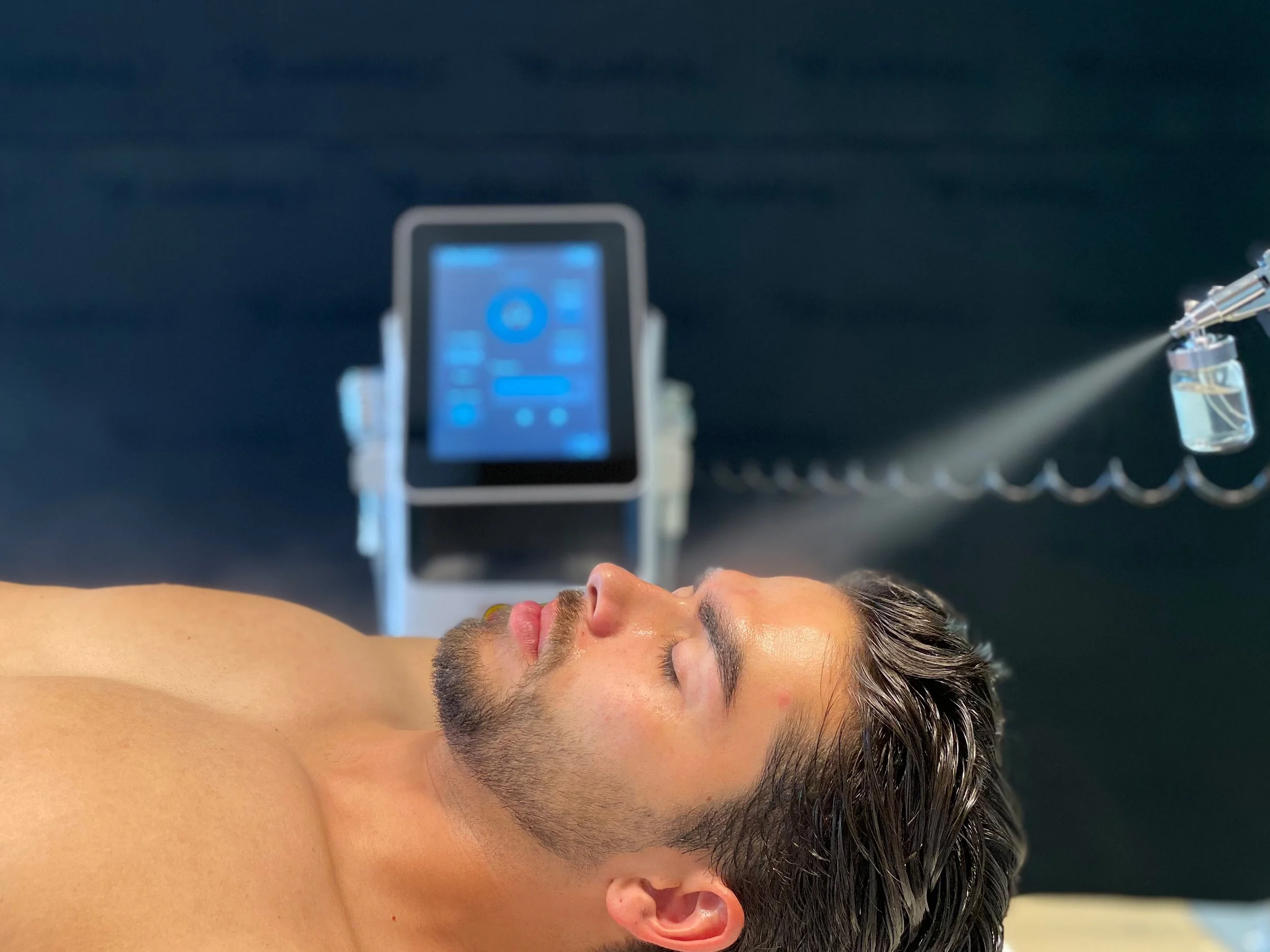 DermaMax HD treatment in clinic