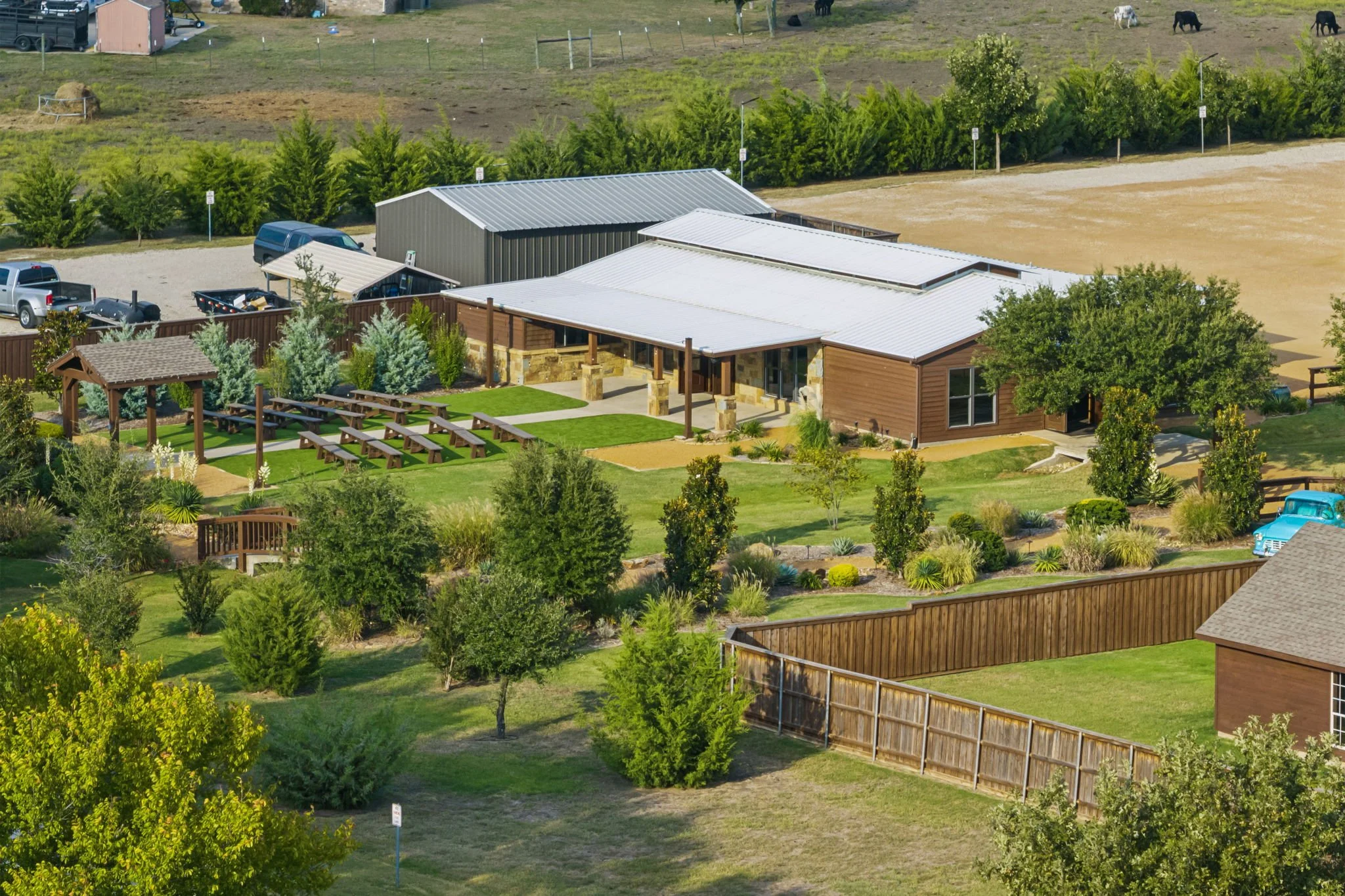 The Melissa Barn grounds and outdoor space