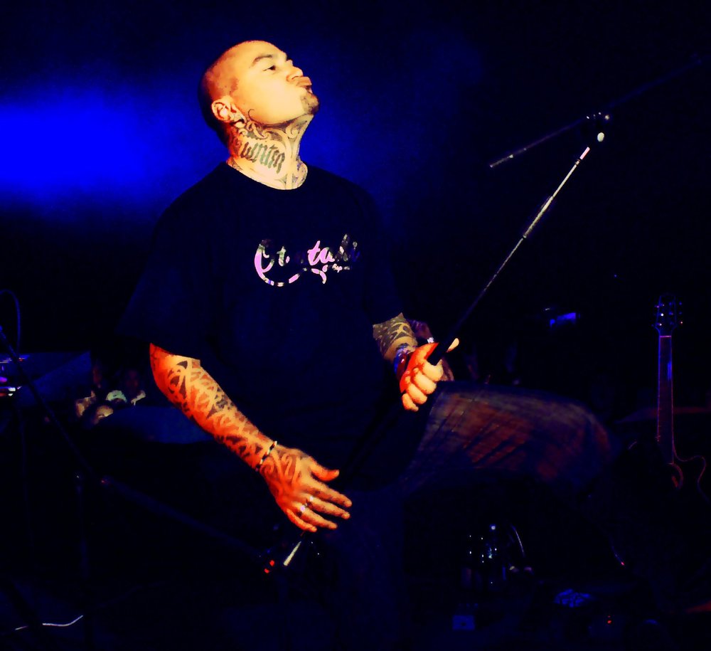 Live performance photograph by Gill Slaughter