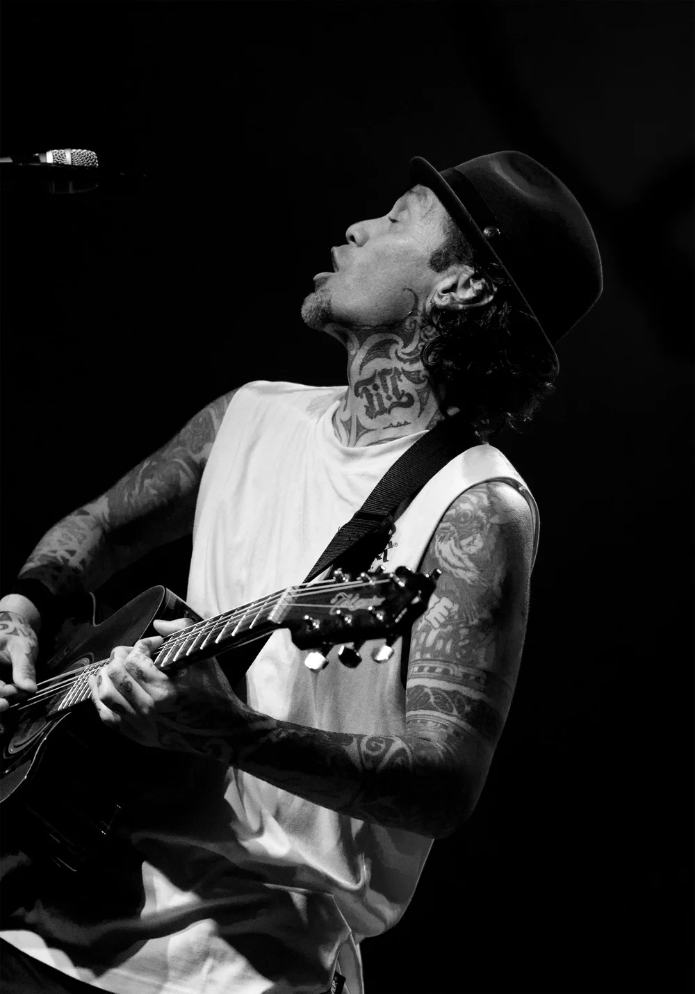 Live performance photograph by Gill Slaughter
