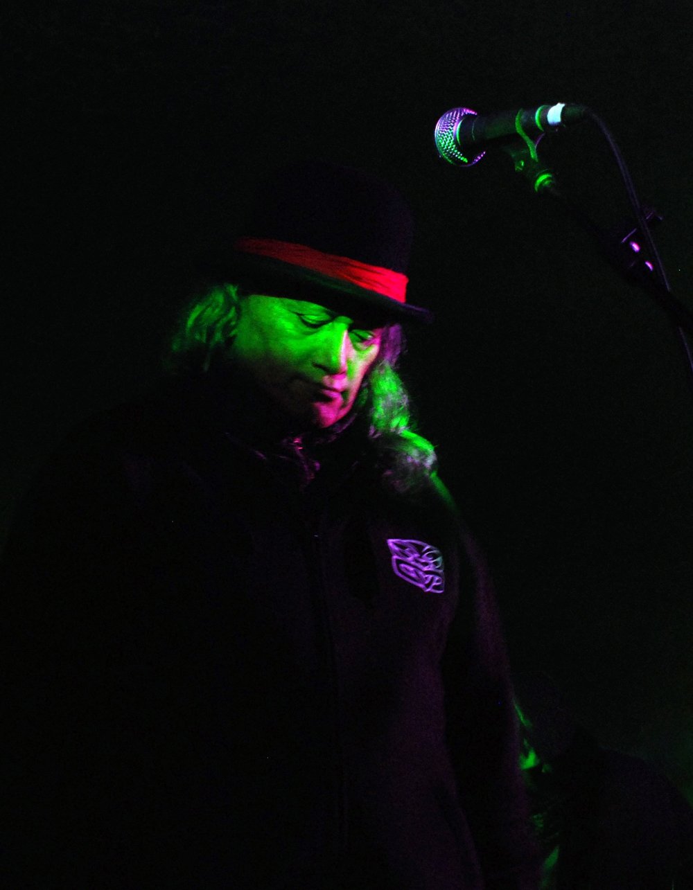 Live performance photograph by Gill Slaughter