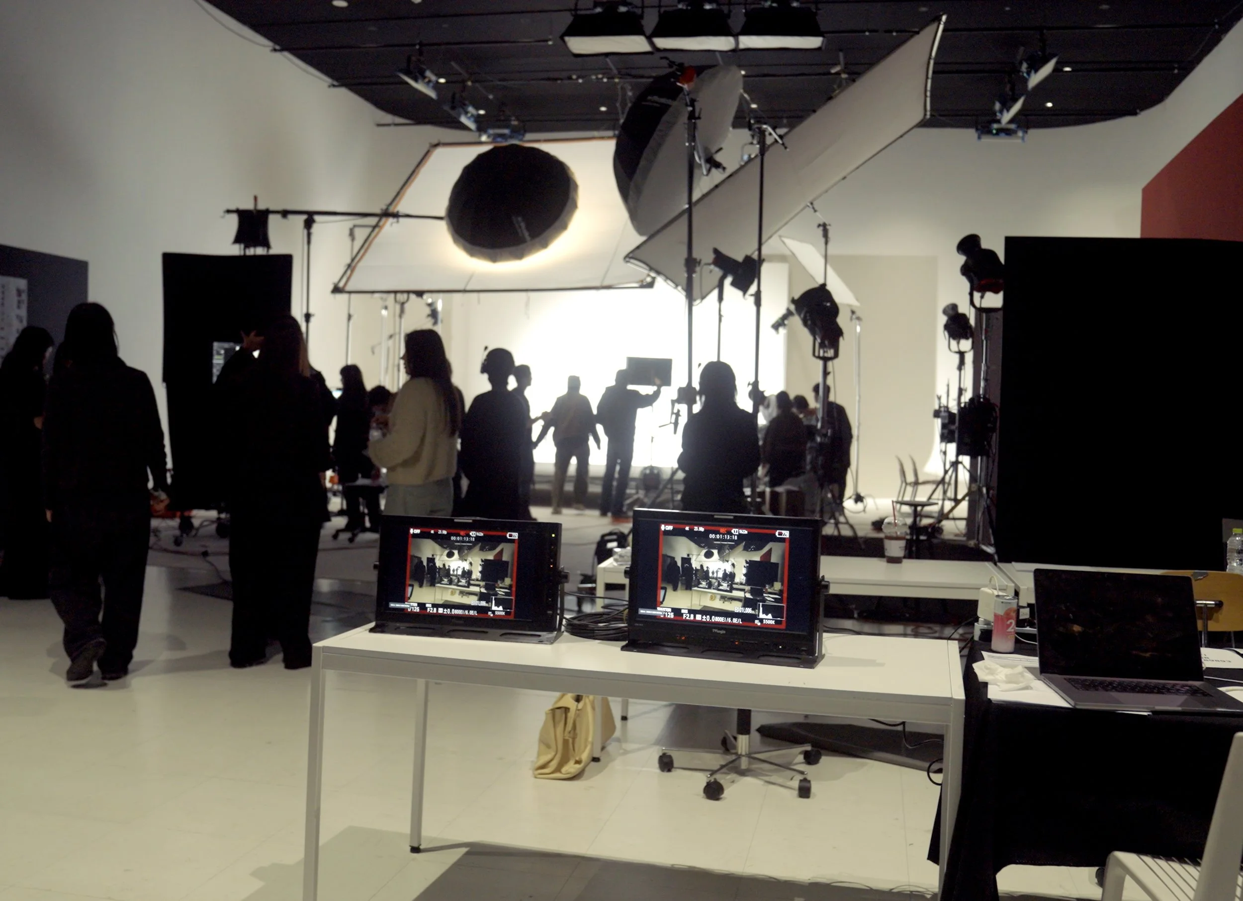 Camera, lighting and sound department on set