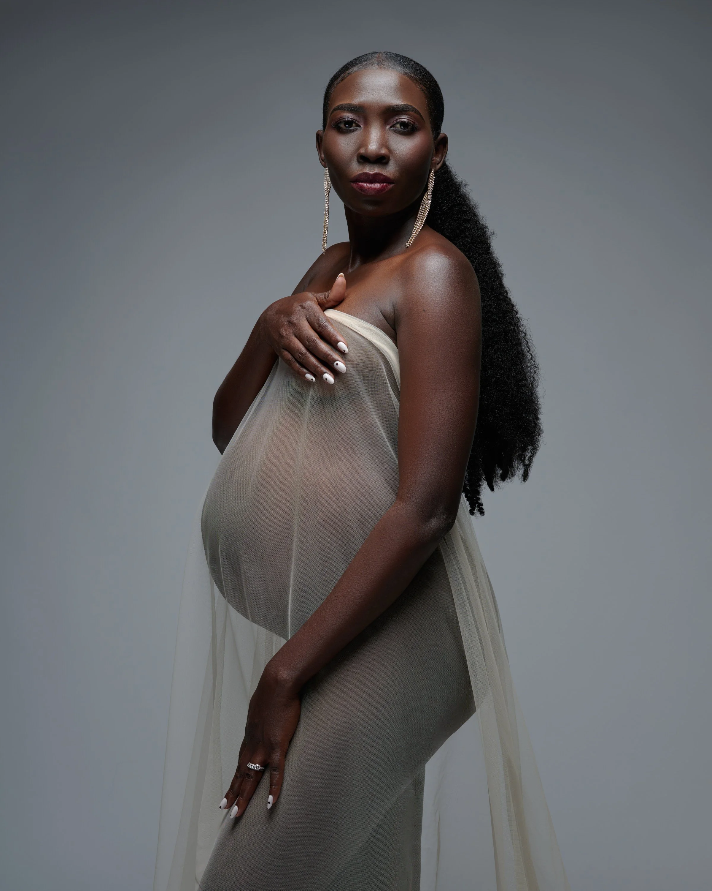 Maternity portrait by Ethan Herrold